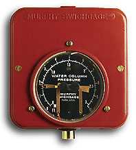 Fluid level indicators and maintainers